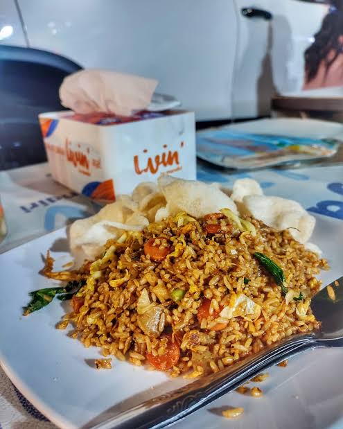 Nasi Goreng Jakarta: Aroma Terasi dan Bumbu yang Menggoda